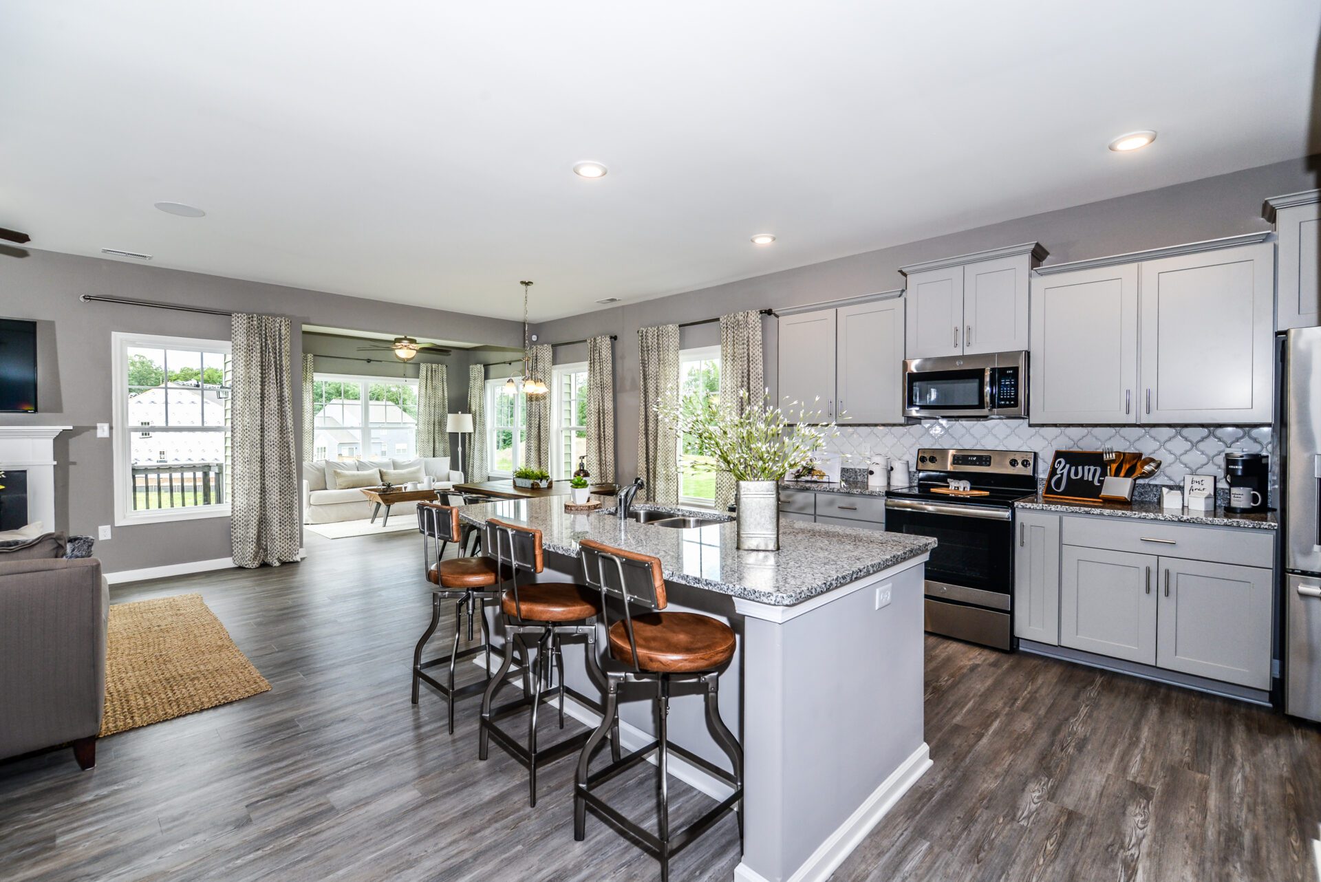 Elmsted-kitchen-sunroom